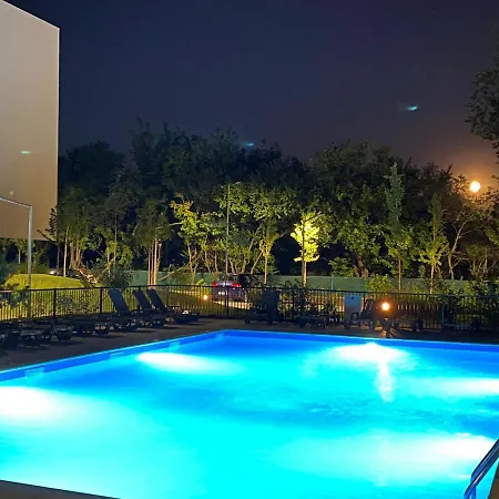 Апартаменти Holiday Resort Apartment *