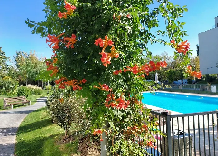 Holiday Resort Apartment Апартаменты *